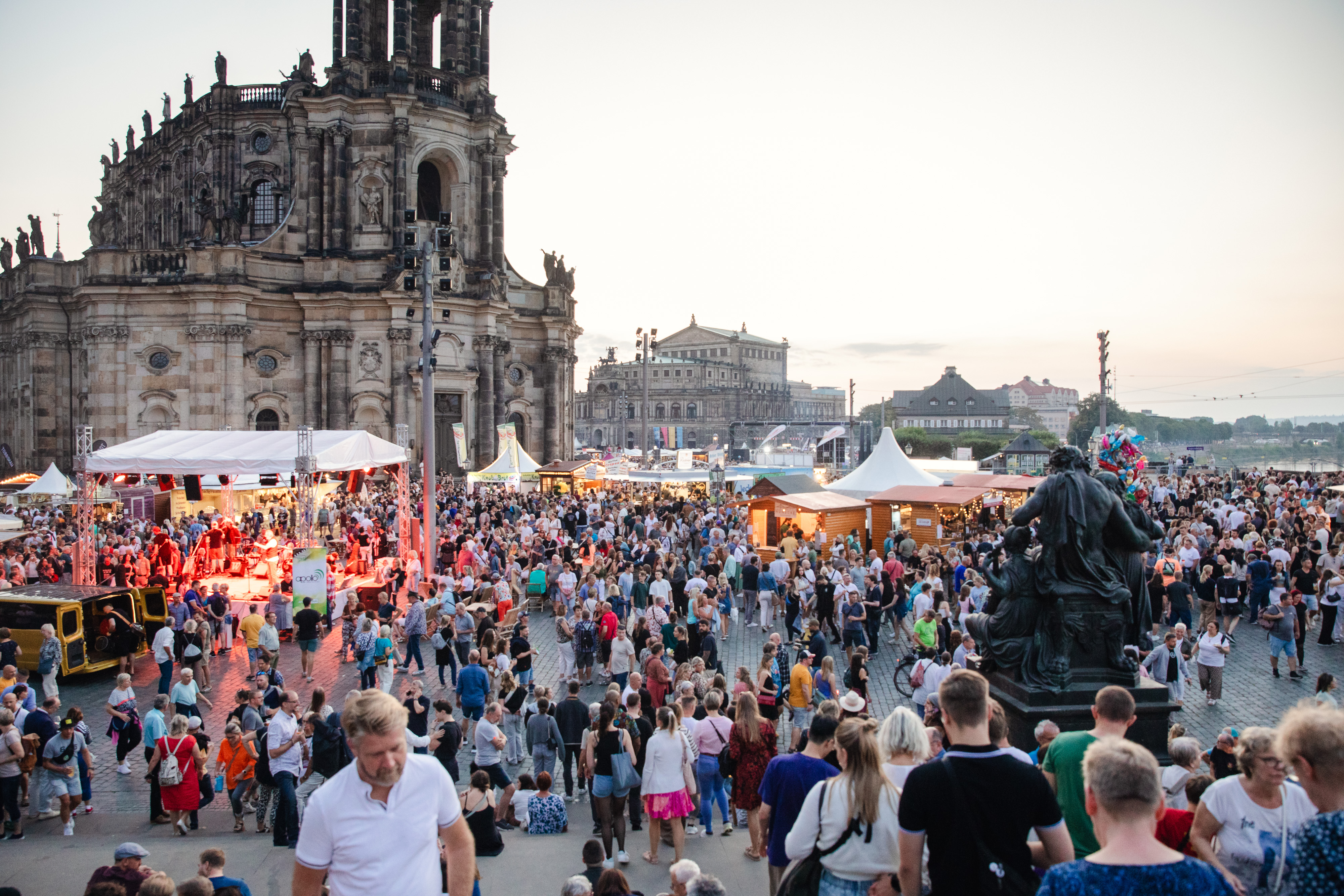 Porträt von Die Dresdner Altstadt wird zum größten Stadtfest Deutschlands